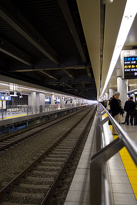 looking down the jr shinkansen tracks