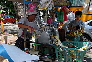 roadside sugarcane juice vendor